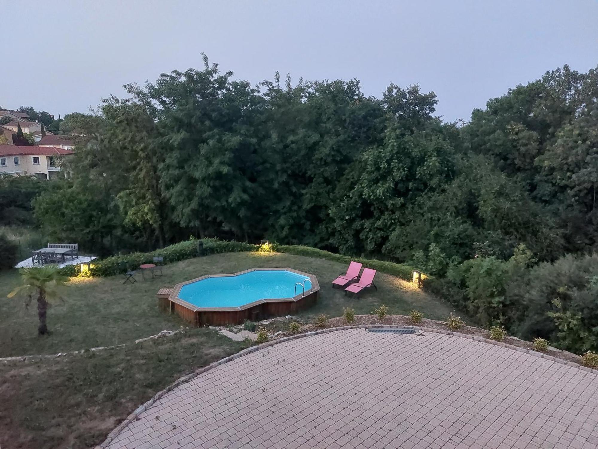 Ferienwohnung Comme Dans Un Ecrin - T2 De 50 M² Avec Jardin, Terrasse Et Piscine Vernaison Exterior foto