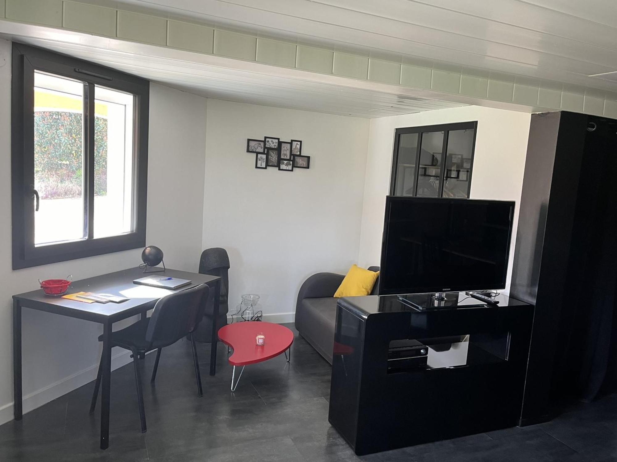 Ferienwohnung Comme Dans Un Ecrin - T2 De 50 M² Avec Jardin, Terrasse Et Piscine Vernaison Exterior foto