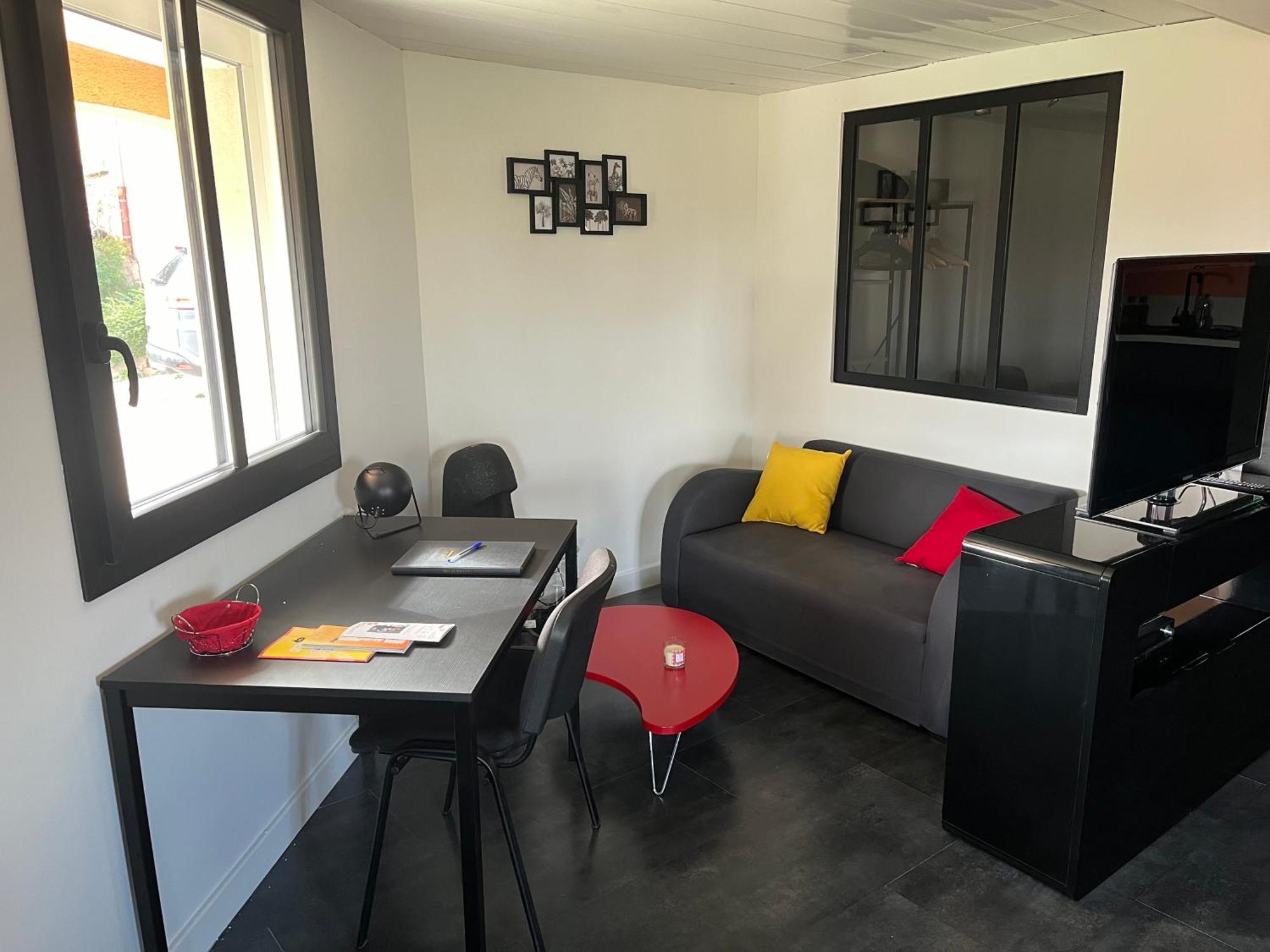 Ferienwohnung Comme Dans Un Ecrin - T2 De 50 M² Avec Jardin, Terrasse Et Piscine Vernaison Exterior foto