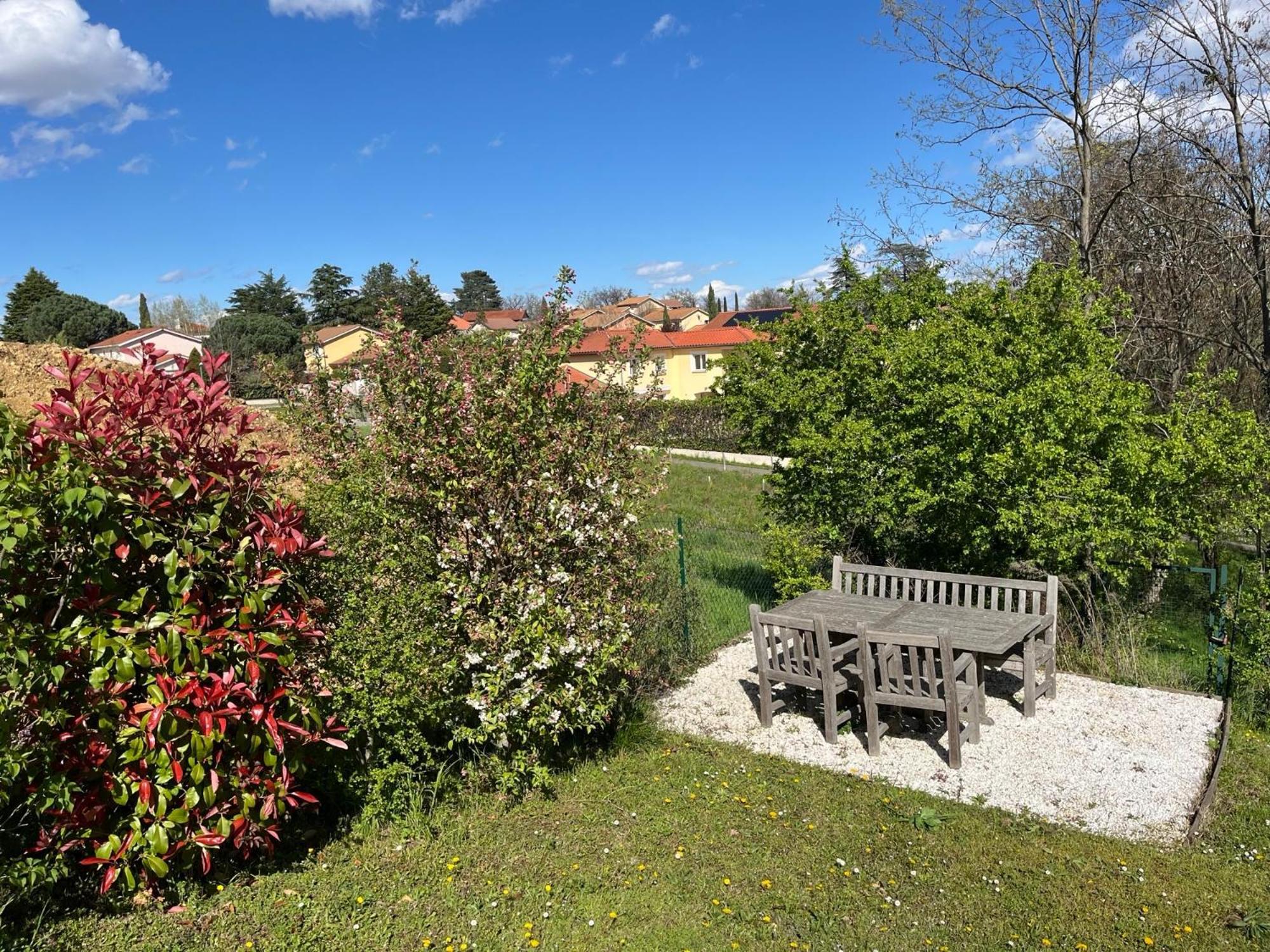 Ferienwohnung Comme Dans Un Ecrin - T2 De 50 M² Avec Jardin, Terrasse Et Piscine Vernaison Exterior foto